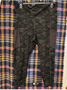 Athleta Olive Green Camo Cropped Leggings with Side Pockets